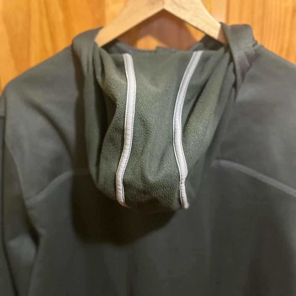 The North Face Men's Dark Gray Performance‎ Jacket